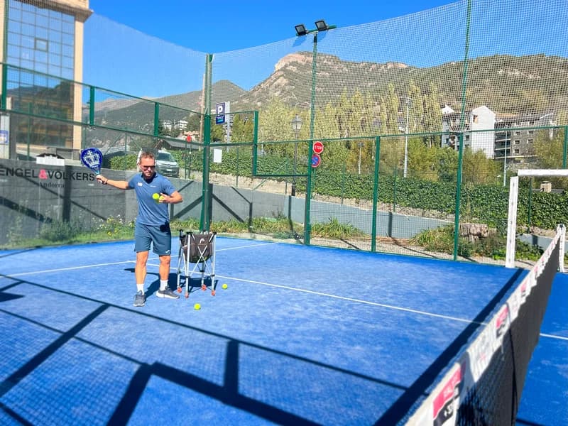 Private lesson on the padel court